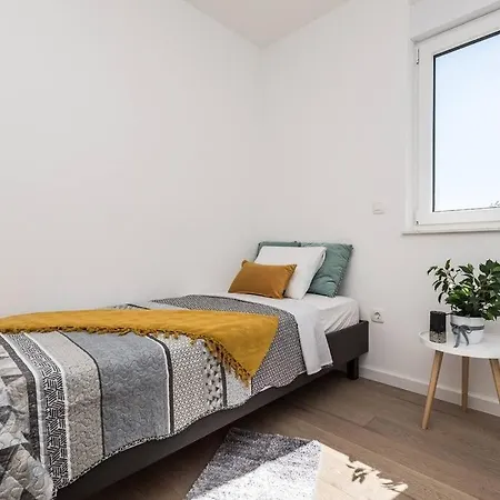 Birgir In Apartment