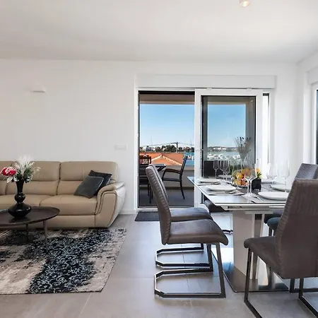 Birgir In Apartment